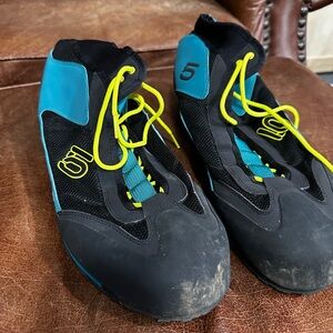 Men’s FiveTen Brand Water Tennis Shoe- Size 15
